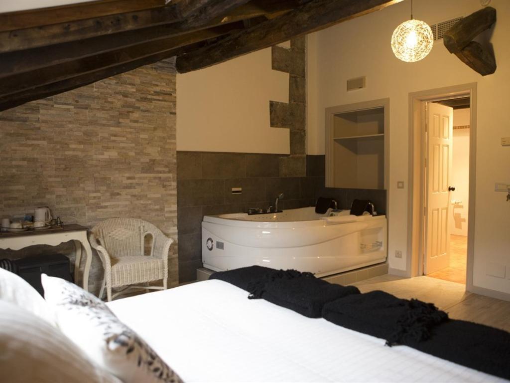Akla Hotel Palacio Torre De Ruesga Calseca Eksteriør bilde